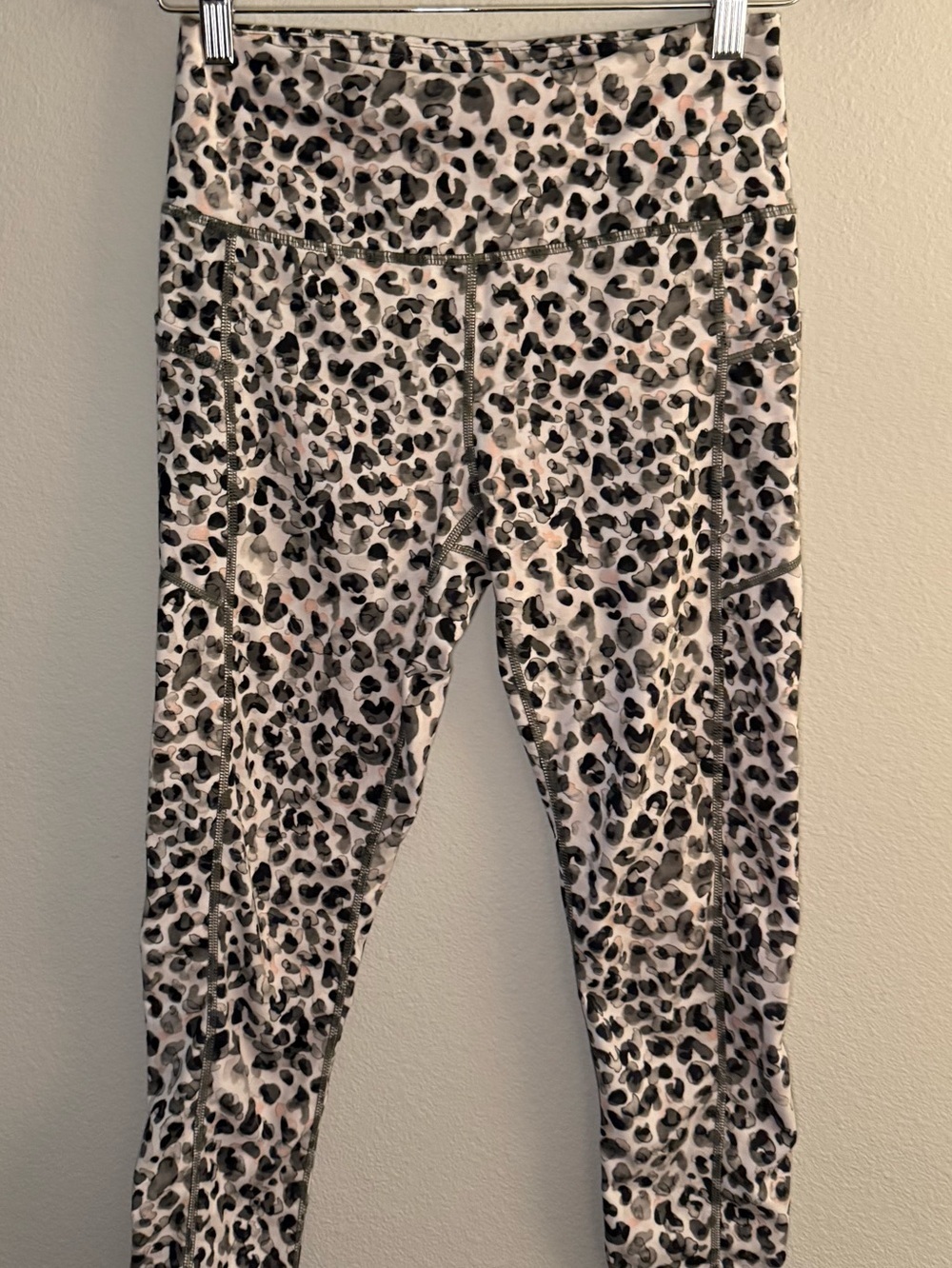 GAIAM - Women’s  Leopard-Print Leggings in Pink & Black